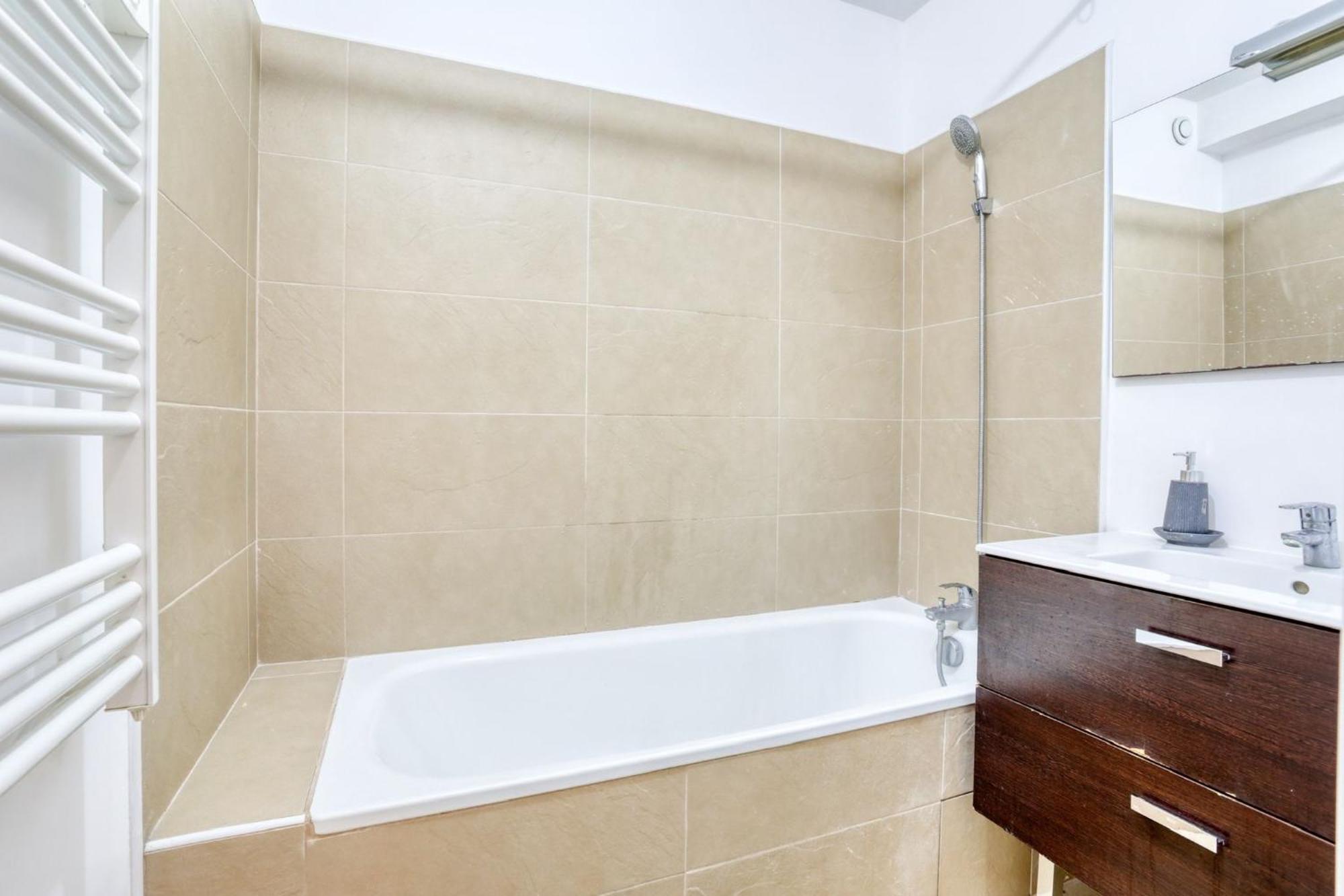 Comme Chez Vous Appartement 2 Chambres Нантерр Экстерьер фото